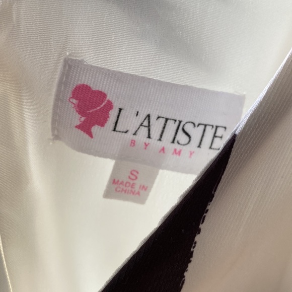 Unique Cropped Blouse - Picture 3 of 3